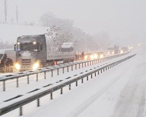 Kar Geçit Vermedi: Karadeniz’i İstanbul’a Bağlayan Yol Kapandı