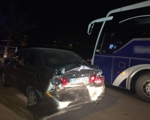 Yolcu Otobüsü ışıklarda Bekleyen Araca çarptı: 3 Yaralı