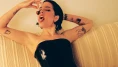 Ünlü Şarkıcı Halsey Yeni Şarkısındaki Cesur Tarzıyla Yine Gündem Olmayı Başardı!