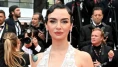 Birce Akalay’dan Cannes’da Cesur ve Zarif Stil