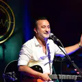 Şarkıcı Nev