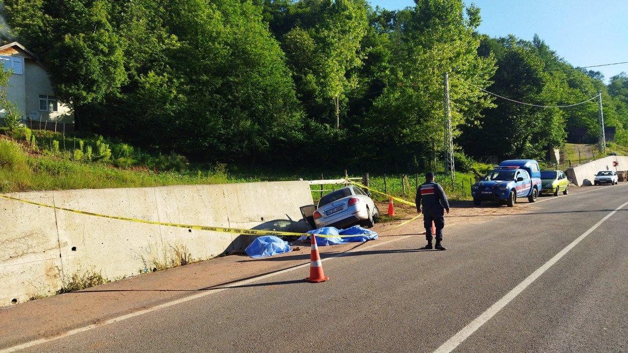 Köylerine 3 km kala kazada öldüler