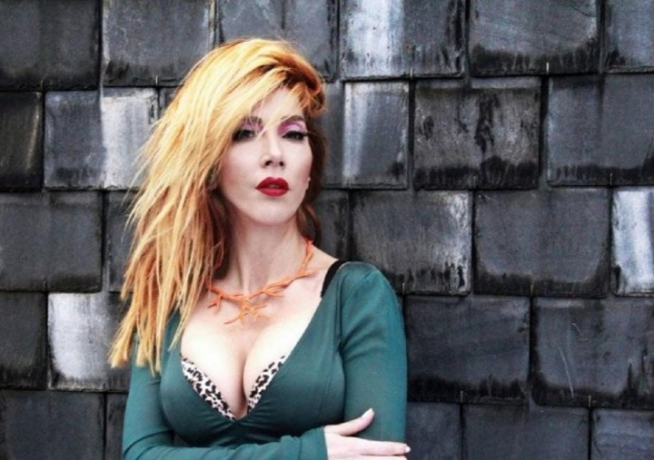 Seren Serengil'den çıplak fotoğrafını yayınlayan Hande Yener'e 100 bin liralık dava