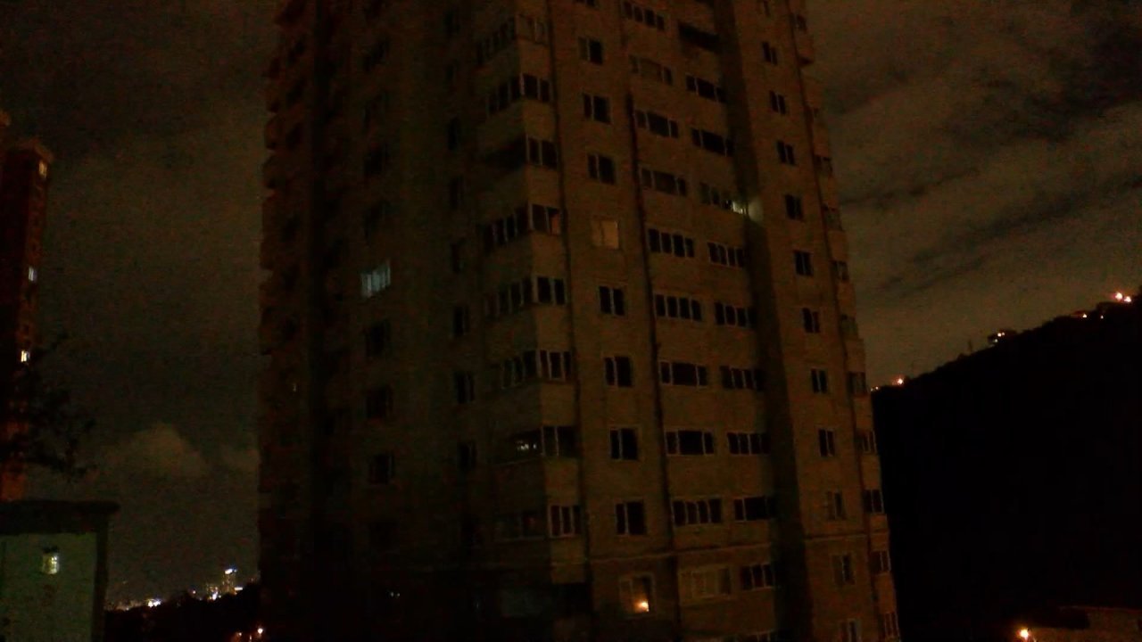 120 günlük süre doldu: Yaşamın devam ettiği 247 daire karanlığa gömüldü