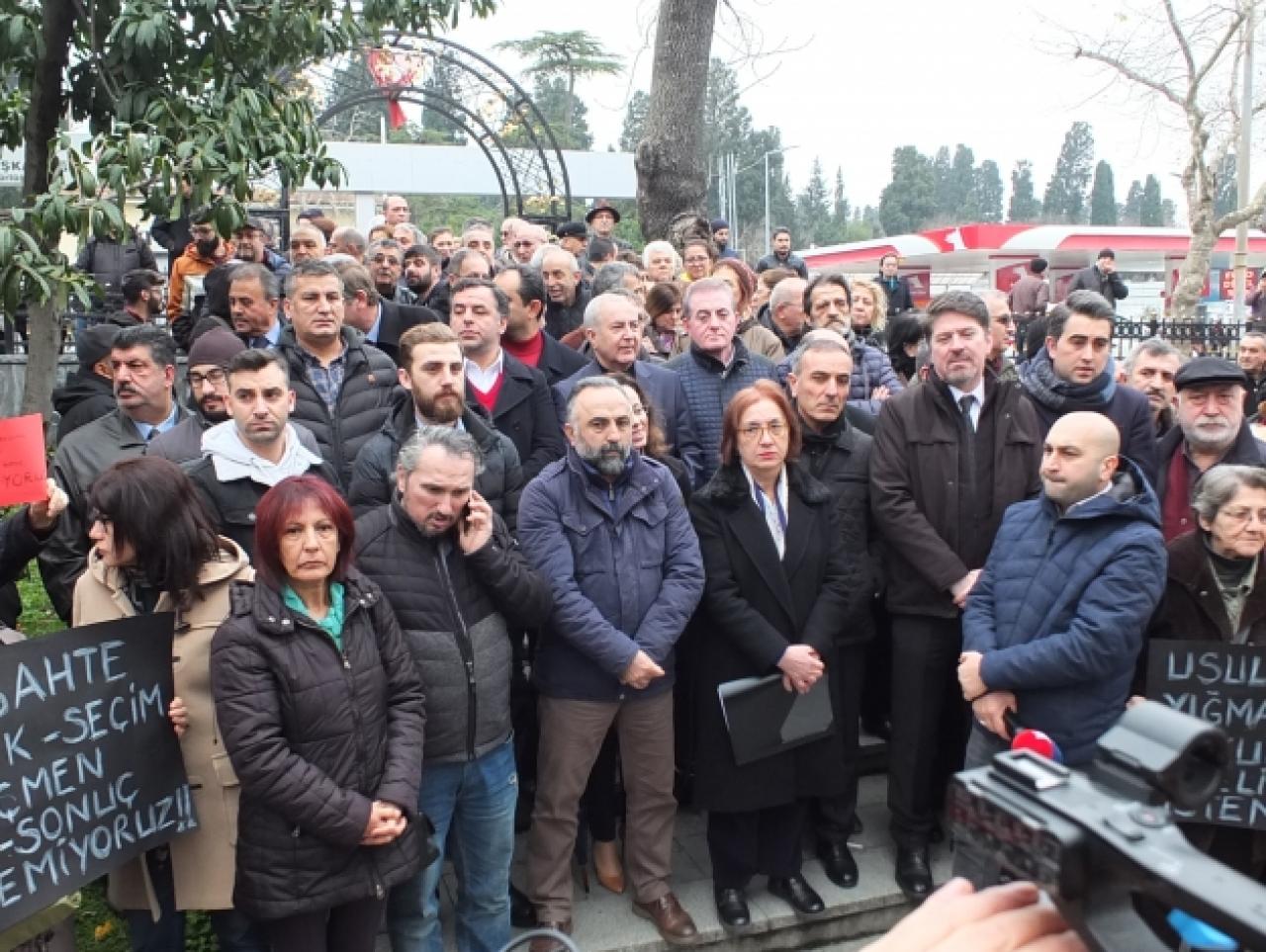 Kız yurdunda erkek seçmen!