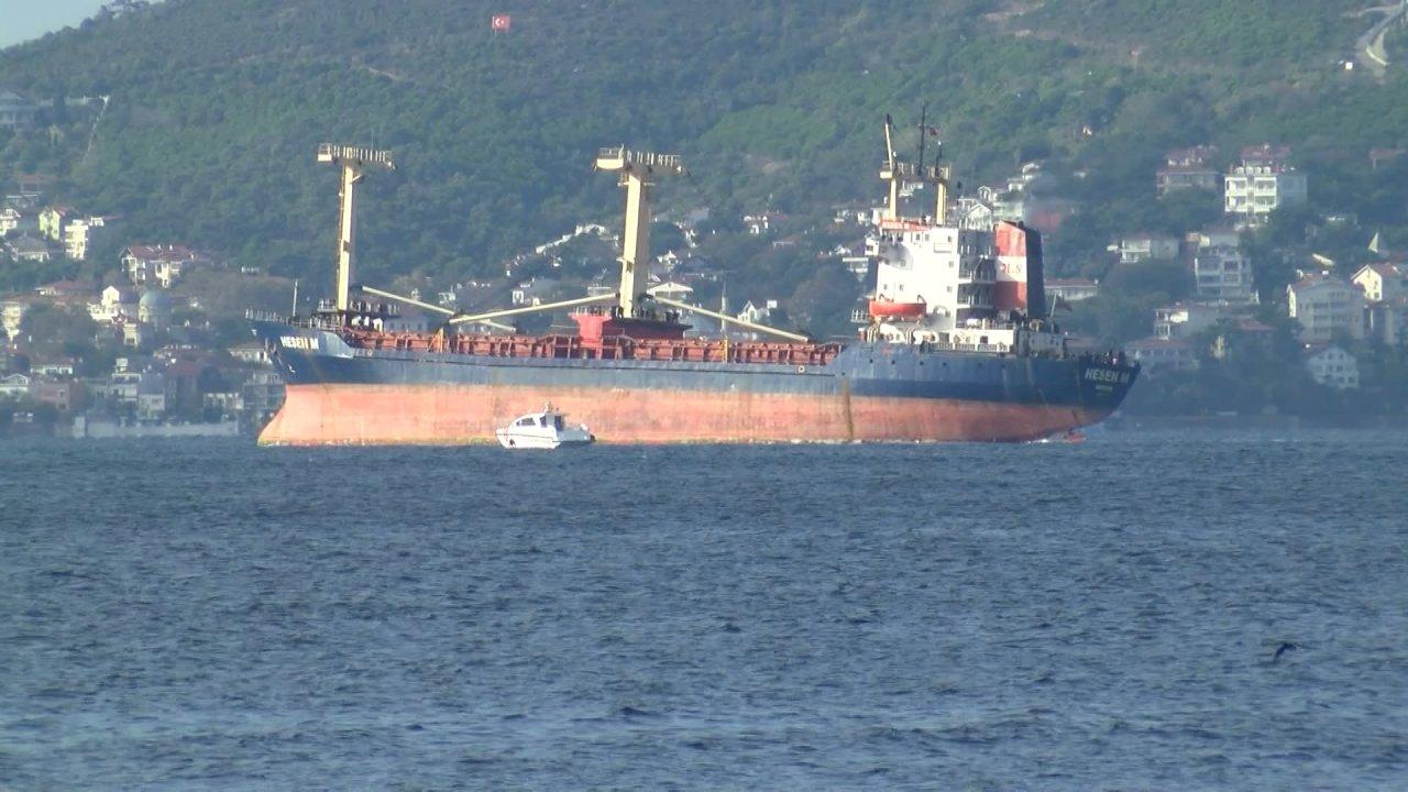 Maltepe açıklarında karaya oturan kuru yük gemisi kurtarıldı