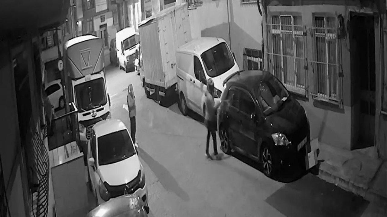 Biri arabayı parçaladı, diğeri kameraya kaydetti