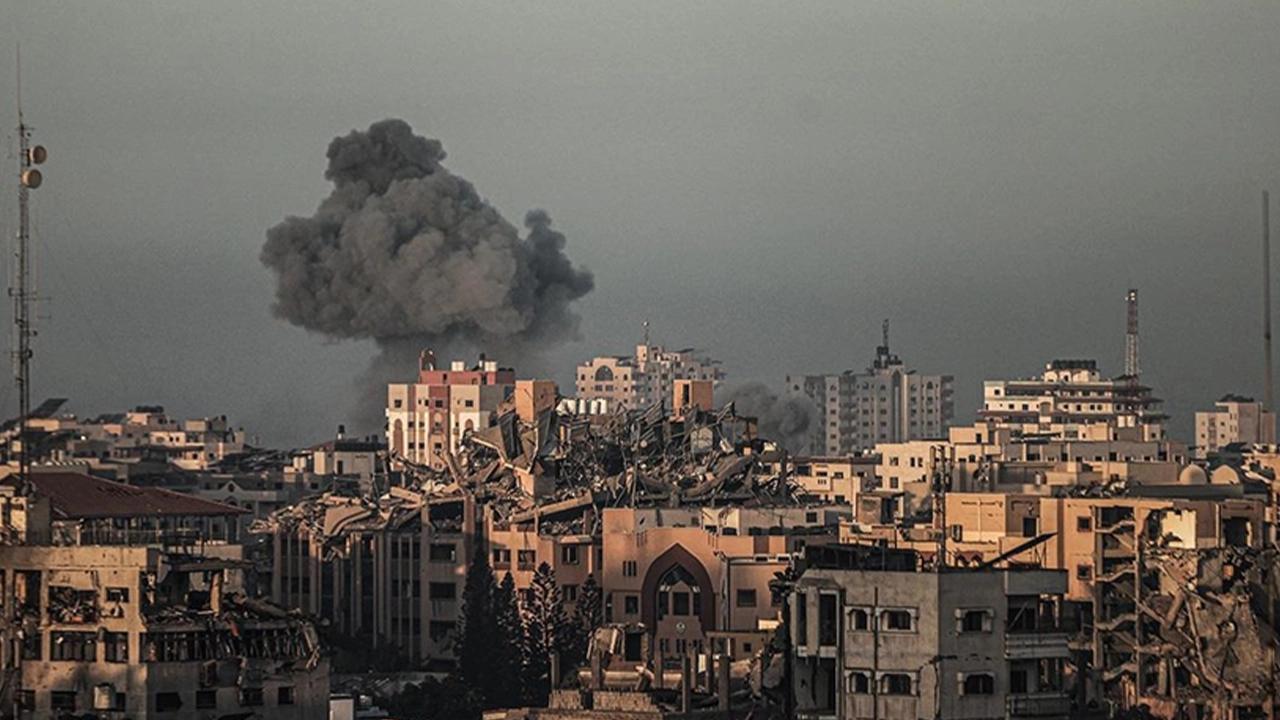 İsrail bu sefer de çocuk hastanesinin giriş kısmını vurdu