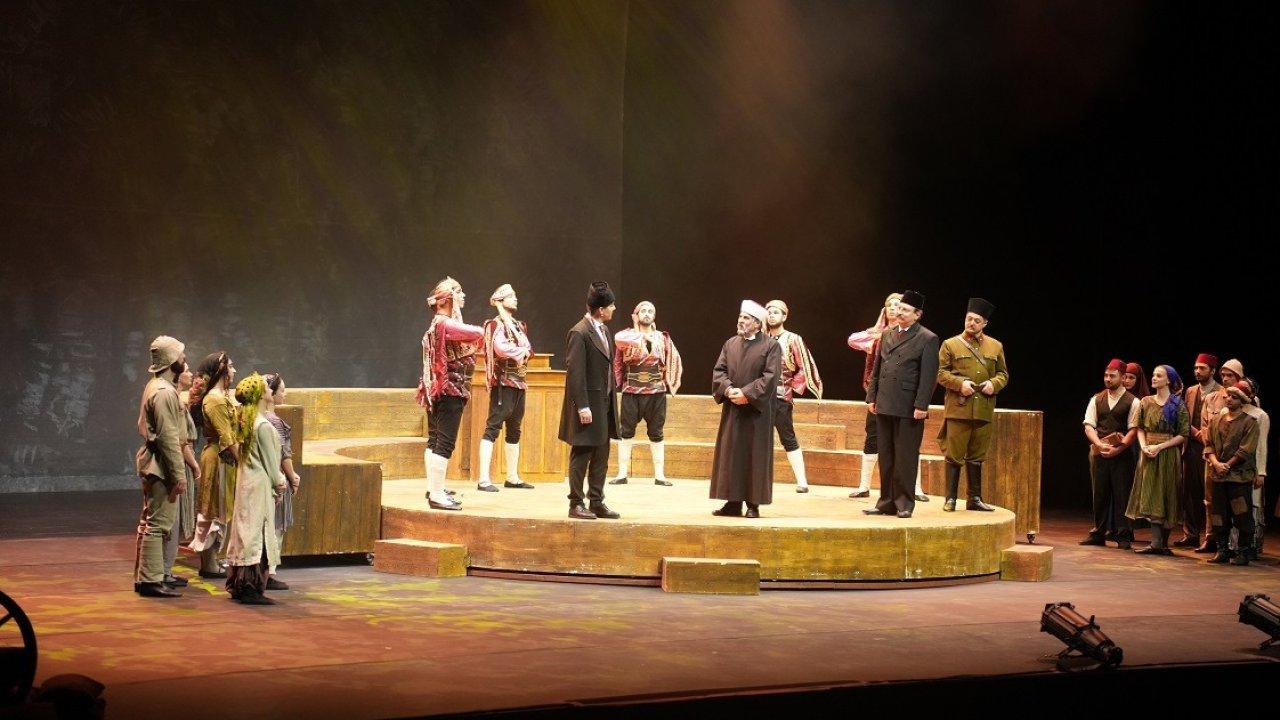 'Cumhuriyete Doğru' tiyatro oyunu Bakan Tekin’in katılımıyla sergilendi