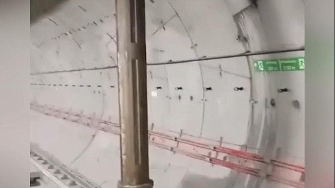 Metroda akılalmaz olay! Faciadan kıl payı dönüldü