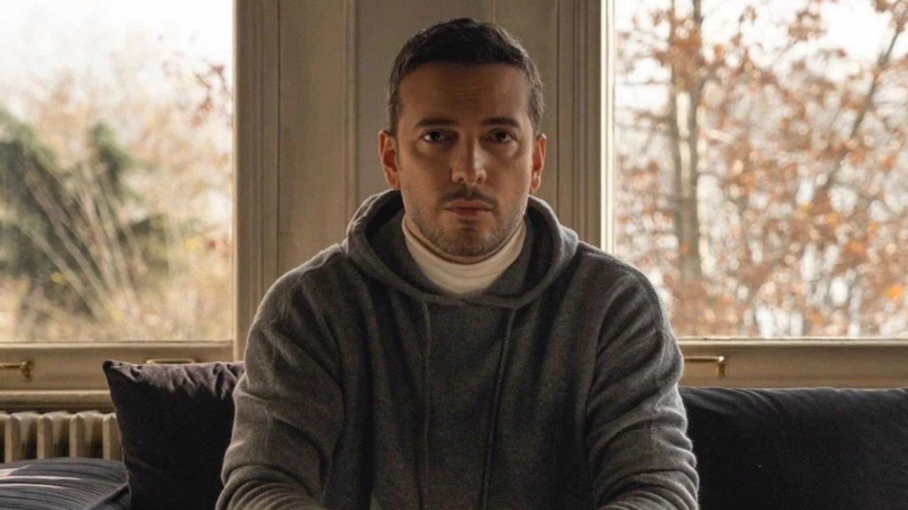 Oğuzhan Koç, hayatını kaybeden sanatçıların filmlerinin yapılmasına tepki gösterdi