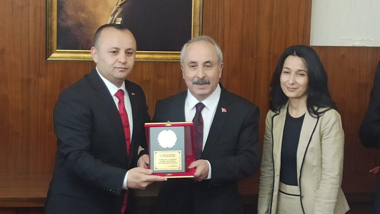 CHP'nin 47 yıl sonra kazandığı Amasya'da, Başkan Sevindi mazbatasını aldı