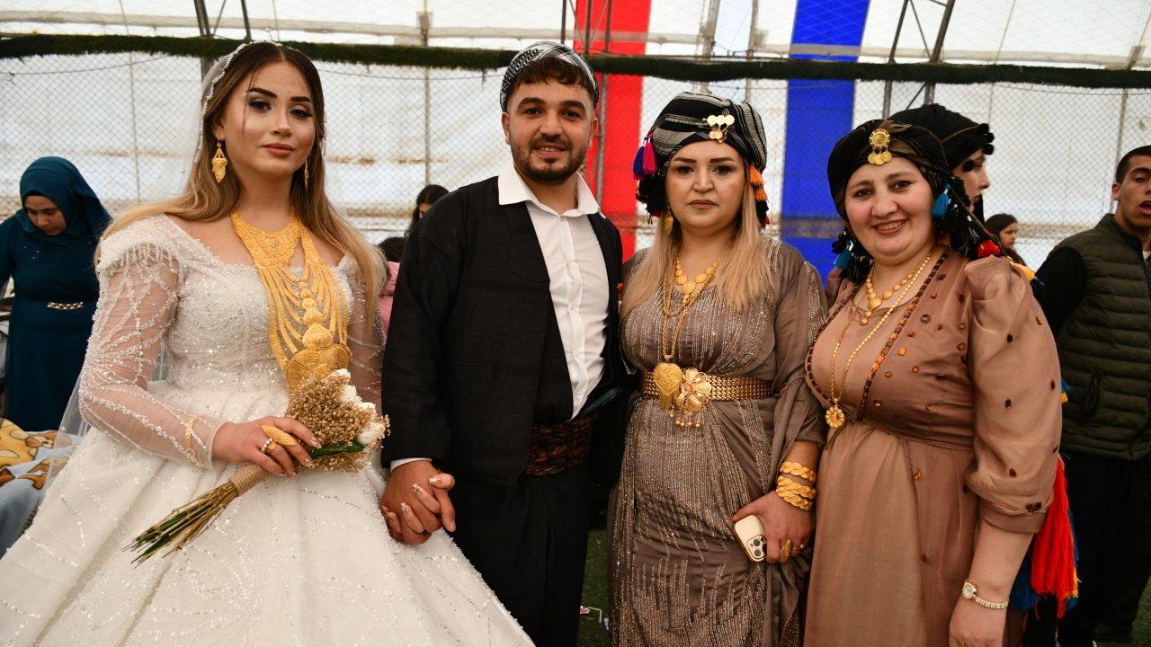 2 gün 2 gece süren aşiret düğünü: Gelin ile damada 2 milyon liralık takı