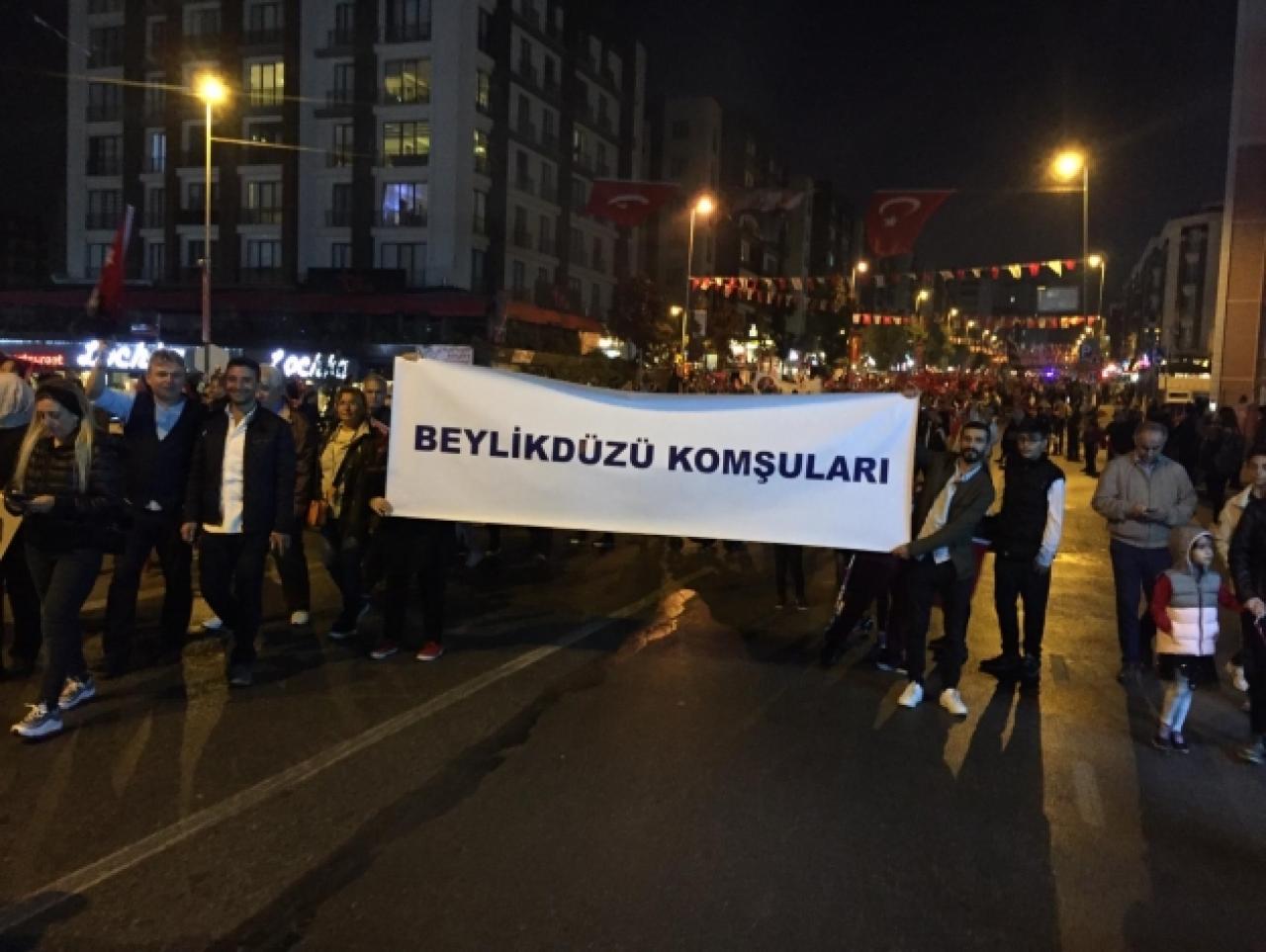Beylikdüzü Komşuları Cumhuriyet Bayramı'nı kutladı