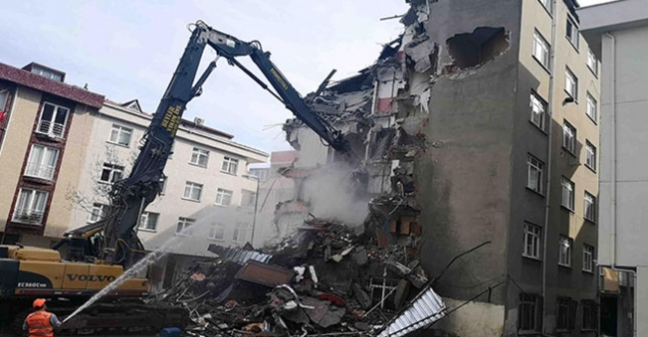 Bağcılar’daki tehlikeli binalar tek tek yıkılıyor