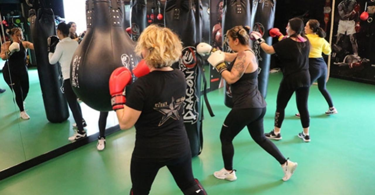 Kadınlar kick boksla savunmayı öğreniyor