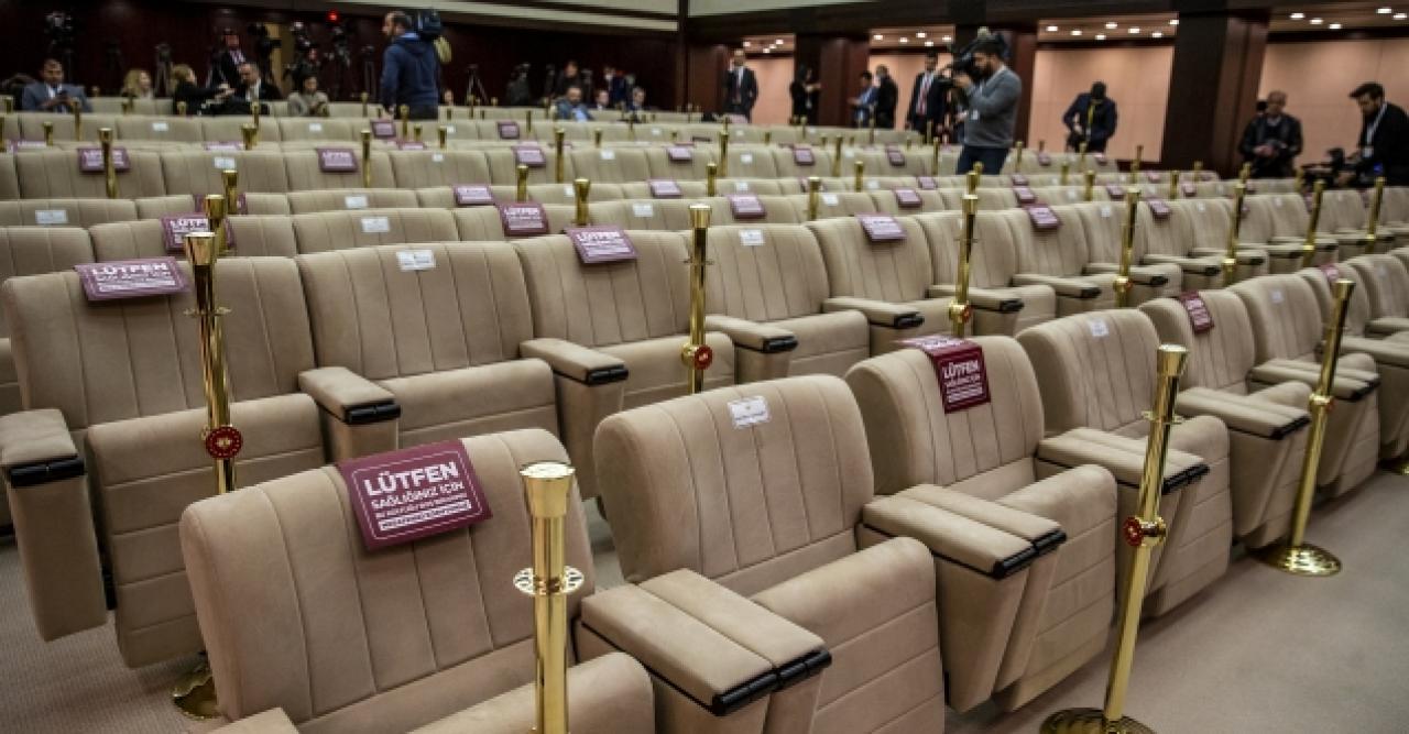 Erdoğan'ın açıklama yaptığı salonda 'koltuk' önlemi