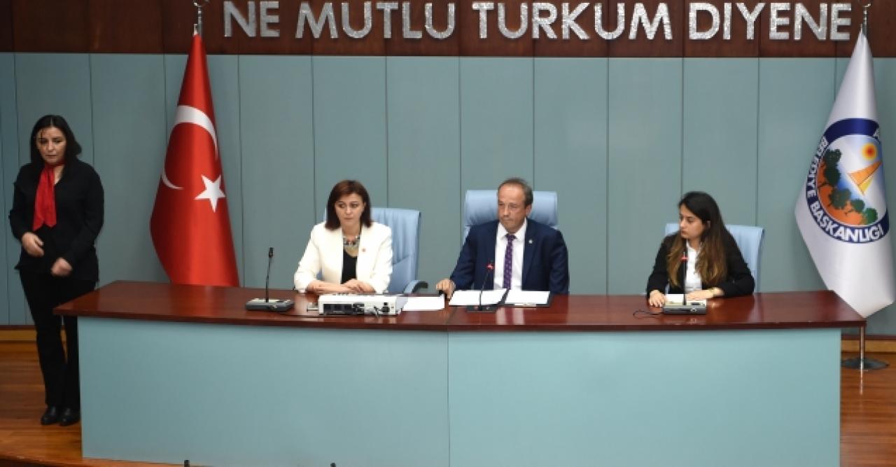 Meclisi olağanstü toplantıya çağırdı