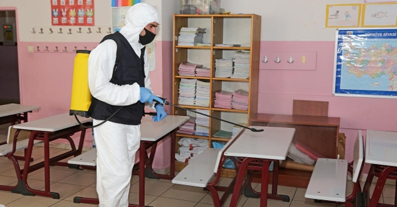 Ataşehir'de okullar ilaçlandı