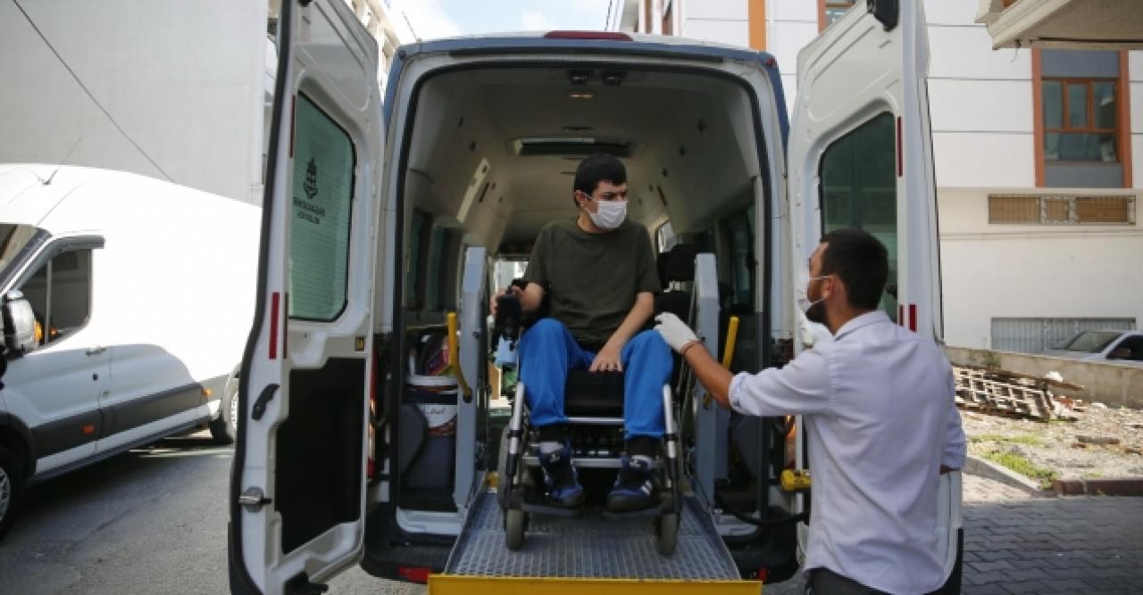 Özel araçla okula taşıdılar