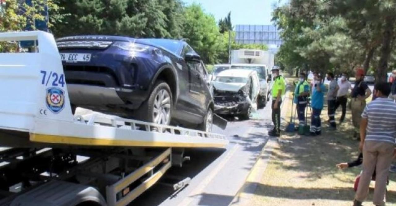 Bakırköy'de 5 araç birbirine girdi