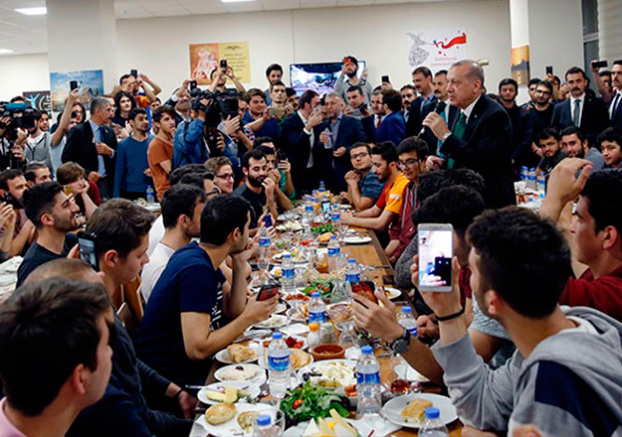 Erdoğan'dan sahur davetine sürpriz