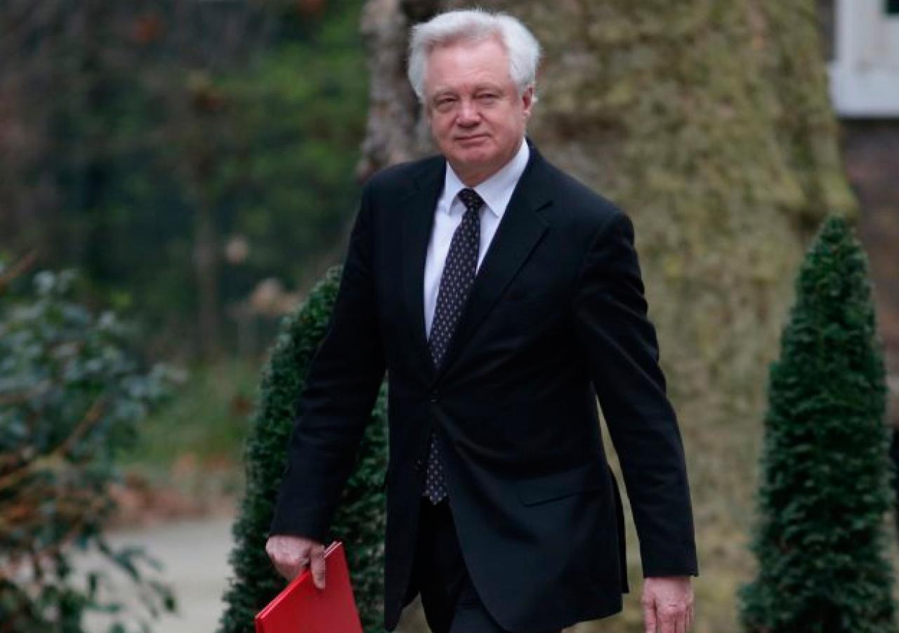 İngiltere'de AB krizi! Bakan istifa etti