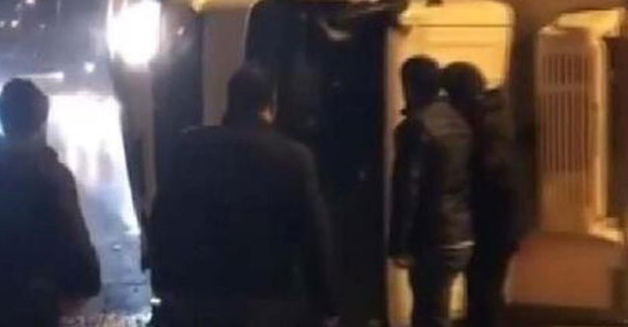 Devrilen kamyondaki yaralılara tekmeli kurtarma operasyonu