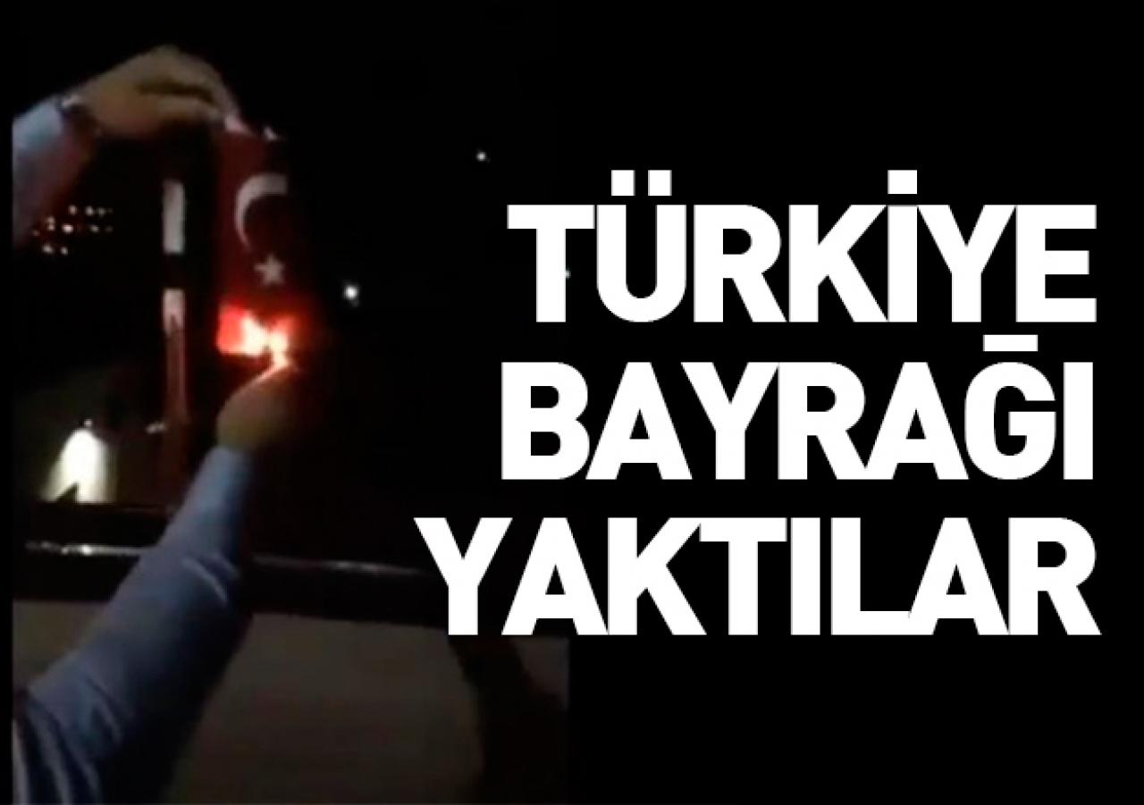 Kosova'da Türk bayrağı yaktılar