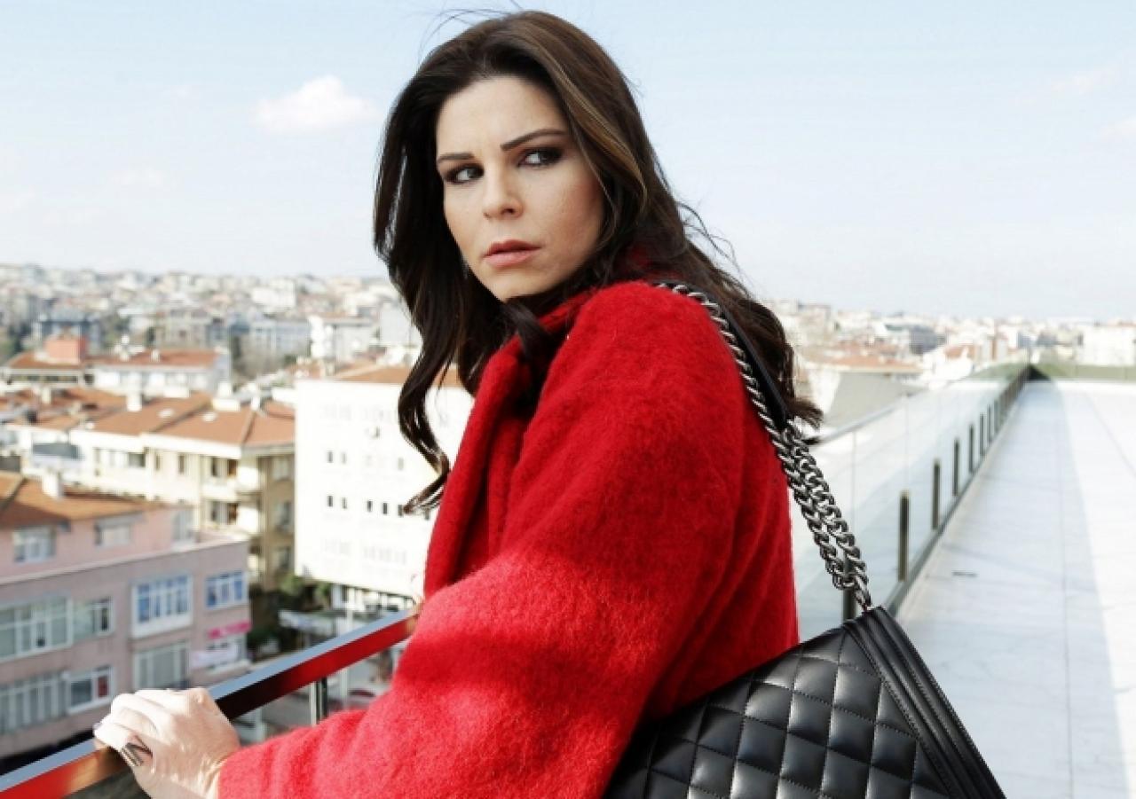 Koca Koca Yalanlar dizisi Canan rolündeki Pelin Öztekin kimdir?