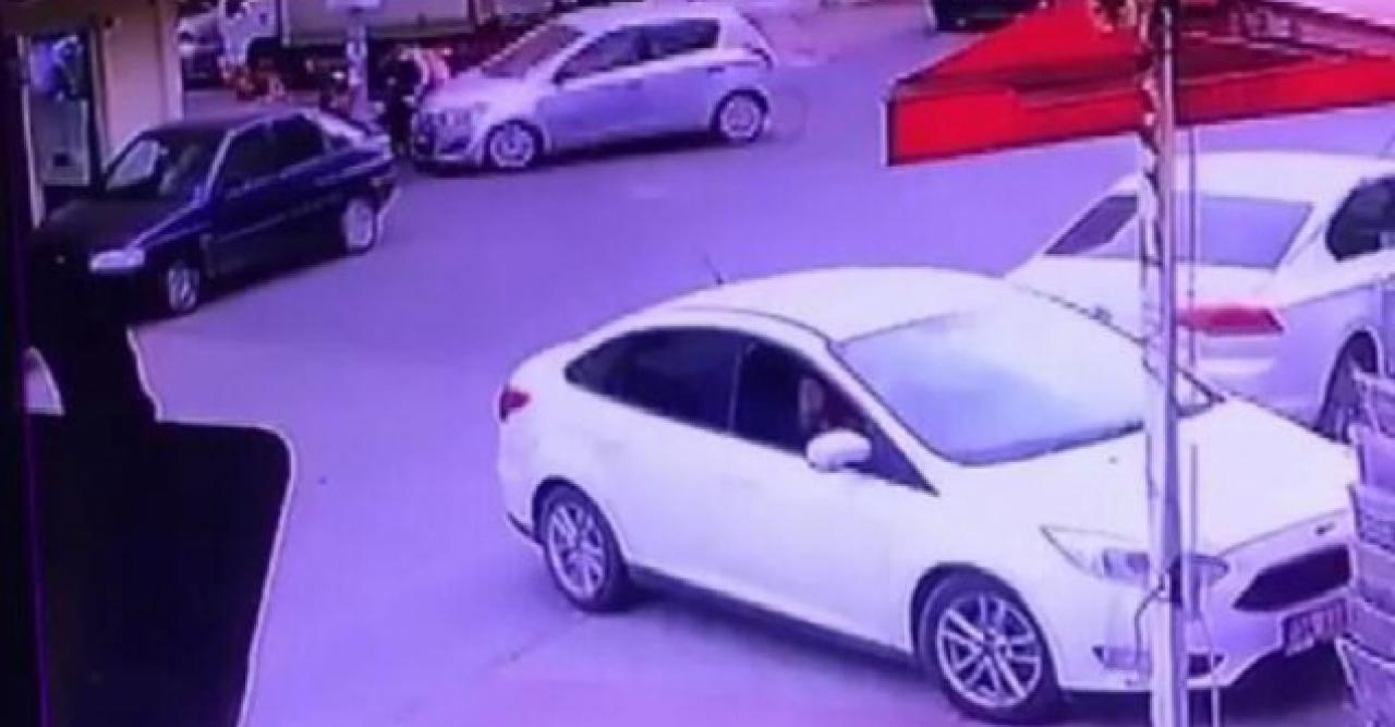 Sancaktepe'de otomobil motosikletli kuryeye çarptı