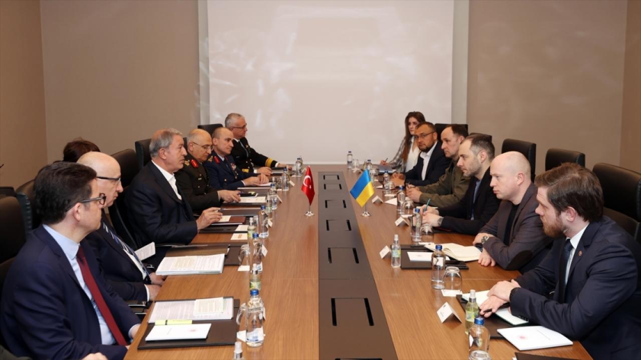 Bakan Akar, Ukrayna Altyapı Bakanı Kubrakov ile Kayseri'de bir araya geldi