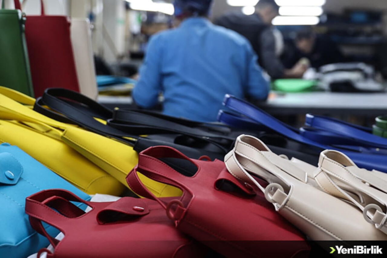 Çay atıklarını deriye dönüştürüp ekonomiye kazandırıyorlar