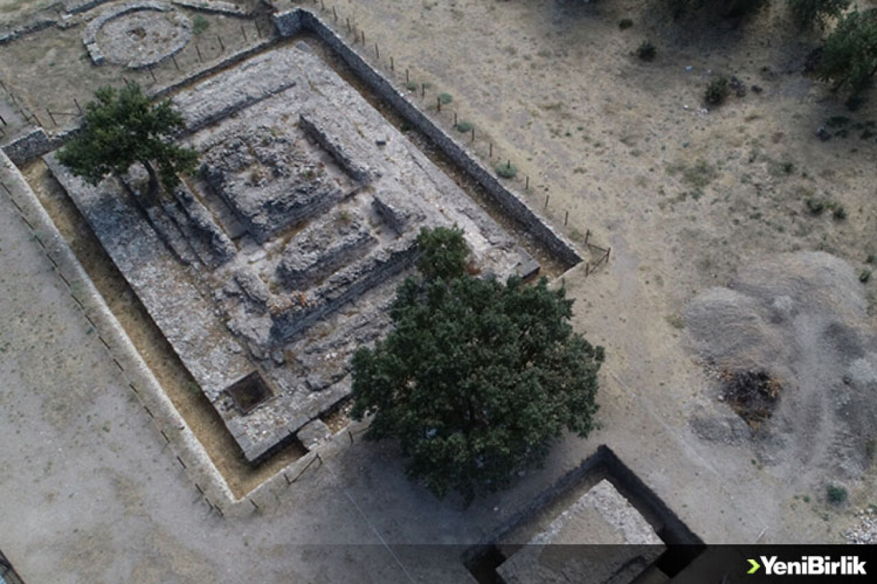 Alexandria Troas'da 2 bin yıllık altar bulundu