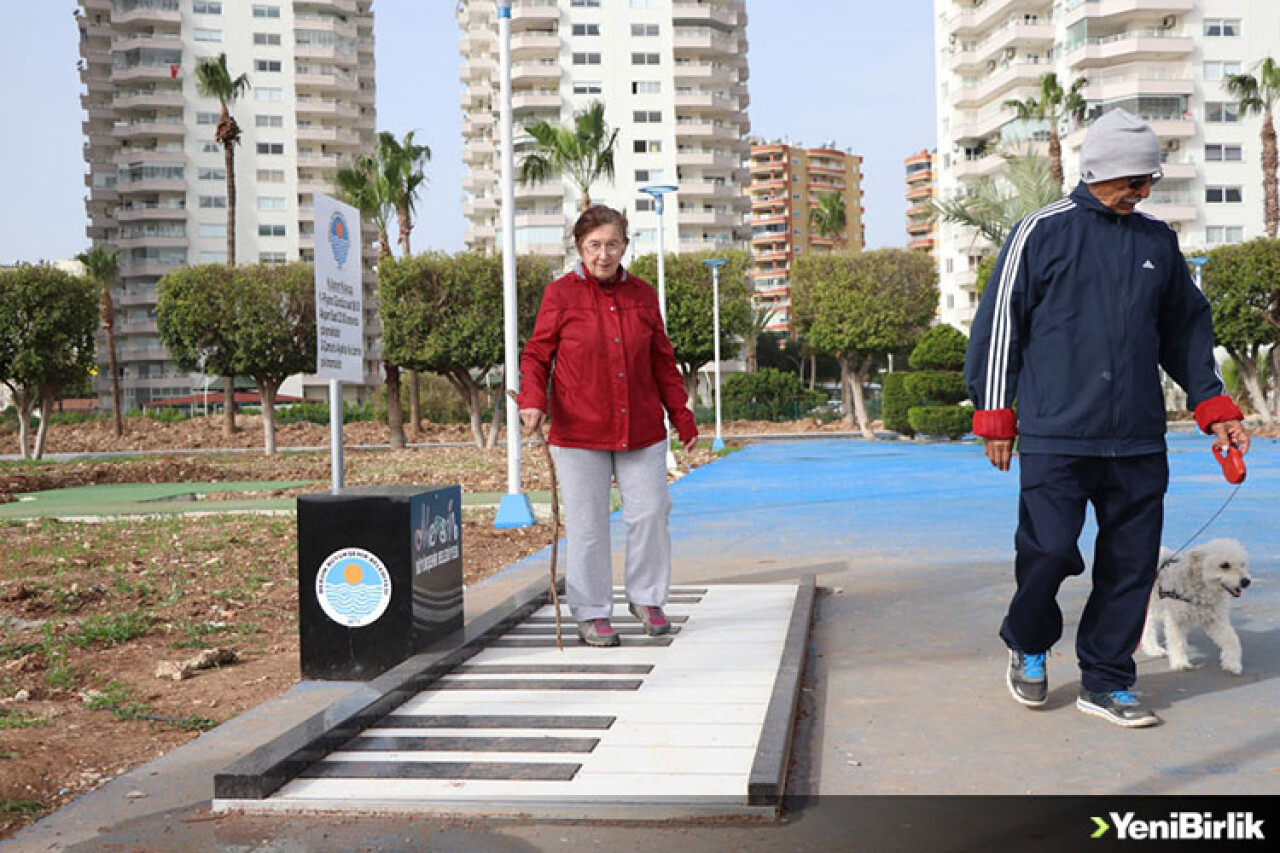 Bu Piyano Ayakla Çalınıyor