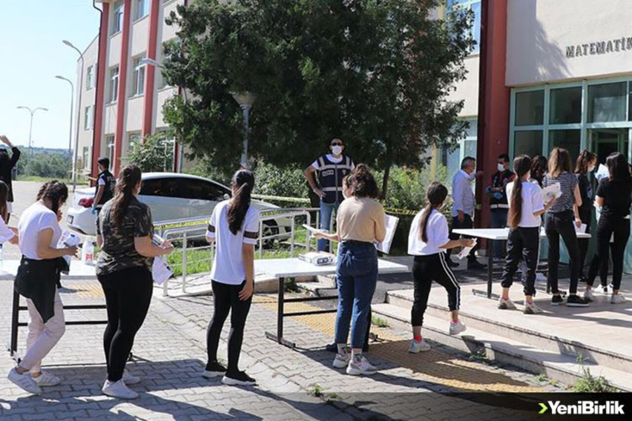 YKS'nin ilk oturumu TYT yapıldı