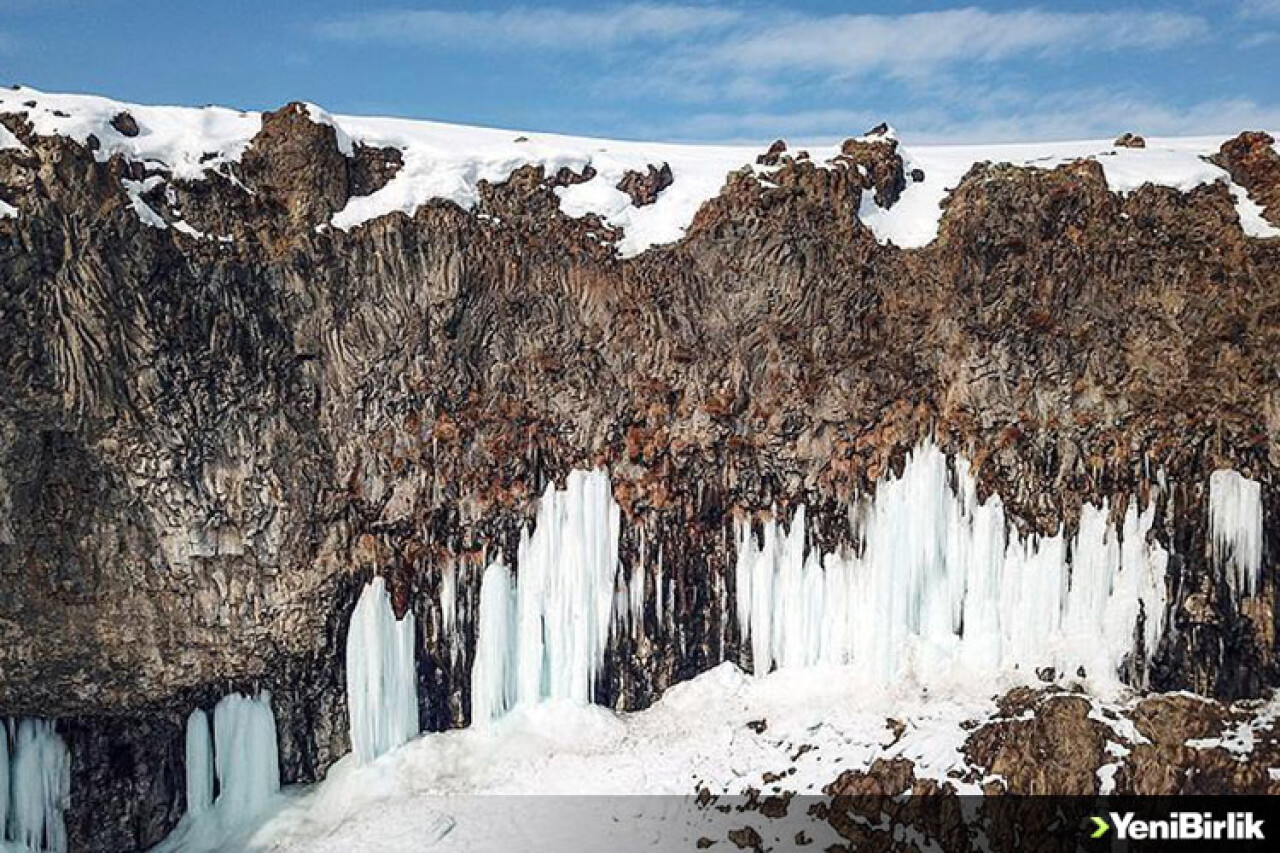 Diyadin Kanyonu'nda 30 Metrelik Buz Sarkıtları