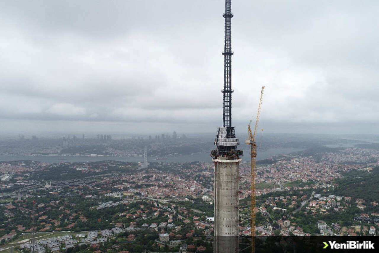 Eyfel'e Fark Attı!..