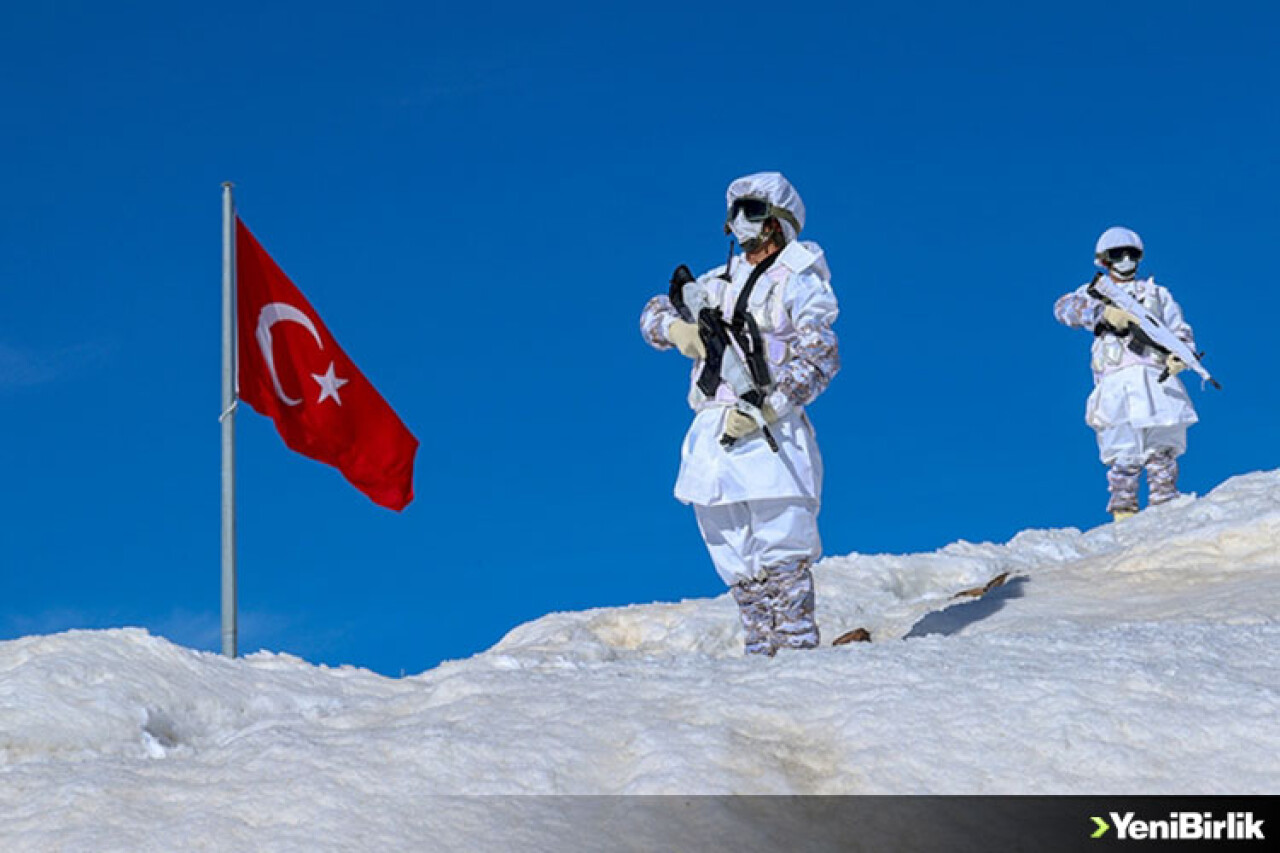 Mehmetçik zorlu hava ve arazi koşullarında vatan nöbetinde