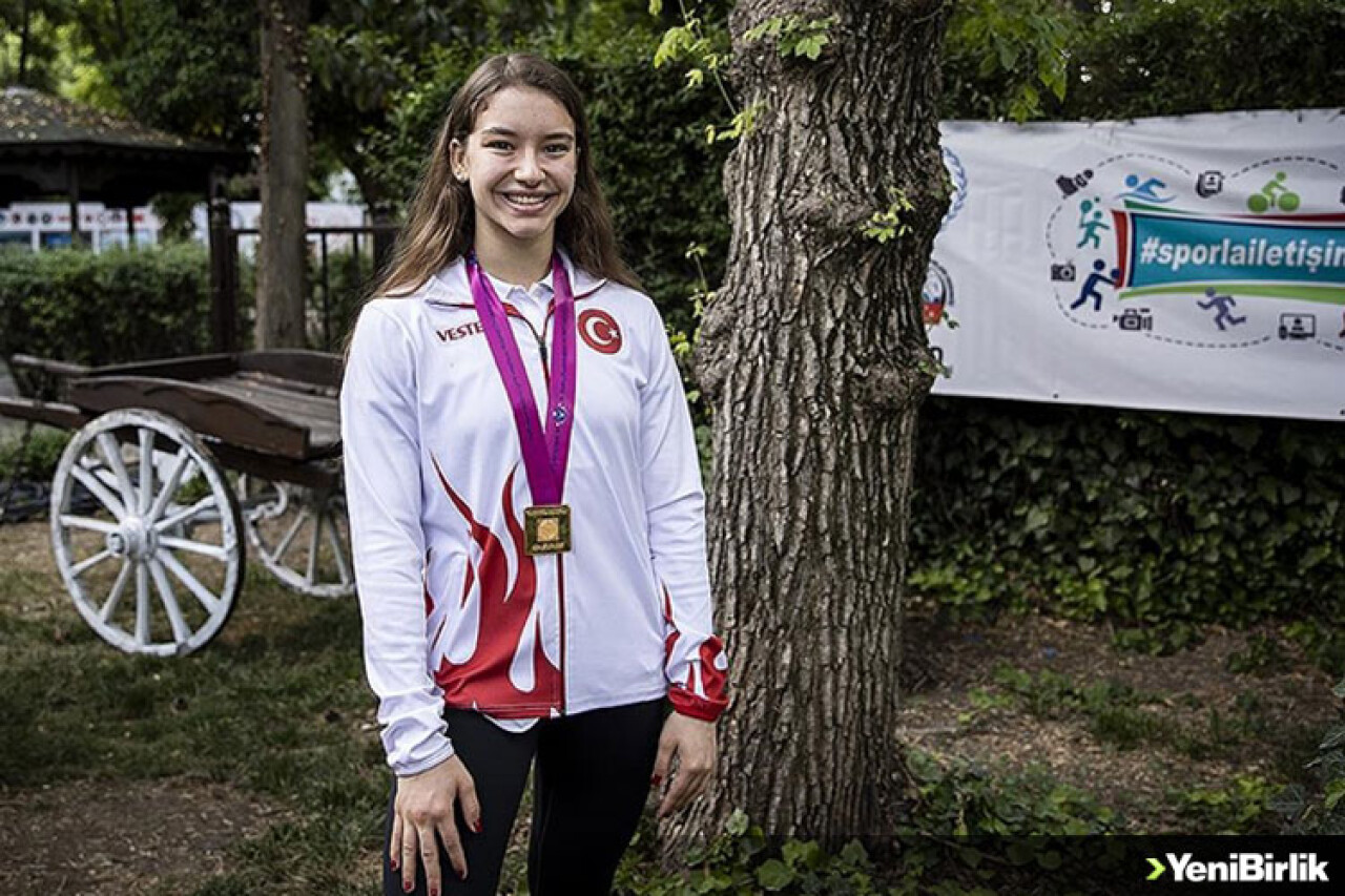 Dünya şampiyonu cimnastikçi Ayşe Begüm Onbaşı altın madalyasını Türk kadınlarına armağan etti