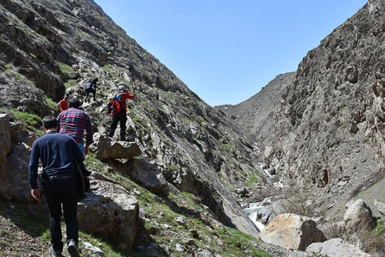 Hakkari'de keşfedilen mağaraların turizme kazandırılması amaçlanıyor