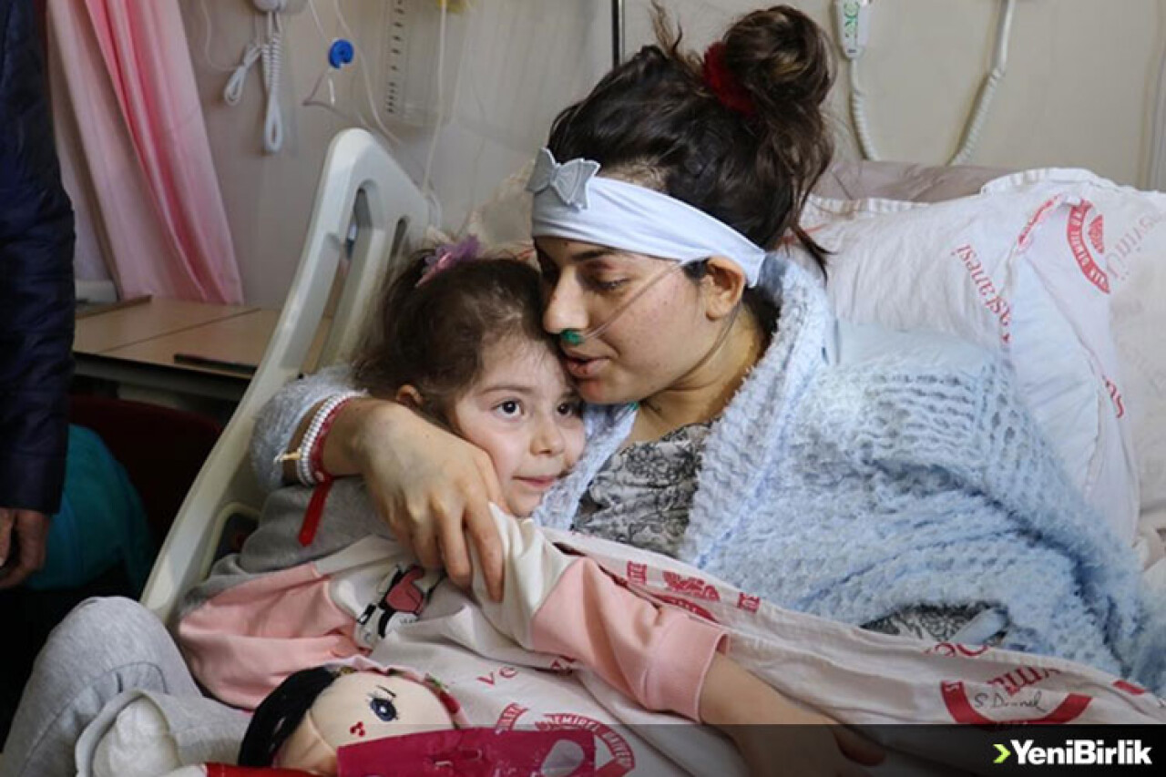 Hatay'da 131 saat sonra enkazdan kurtarılan İrem, Isparta'da annesine kavuştu