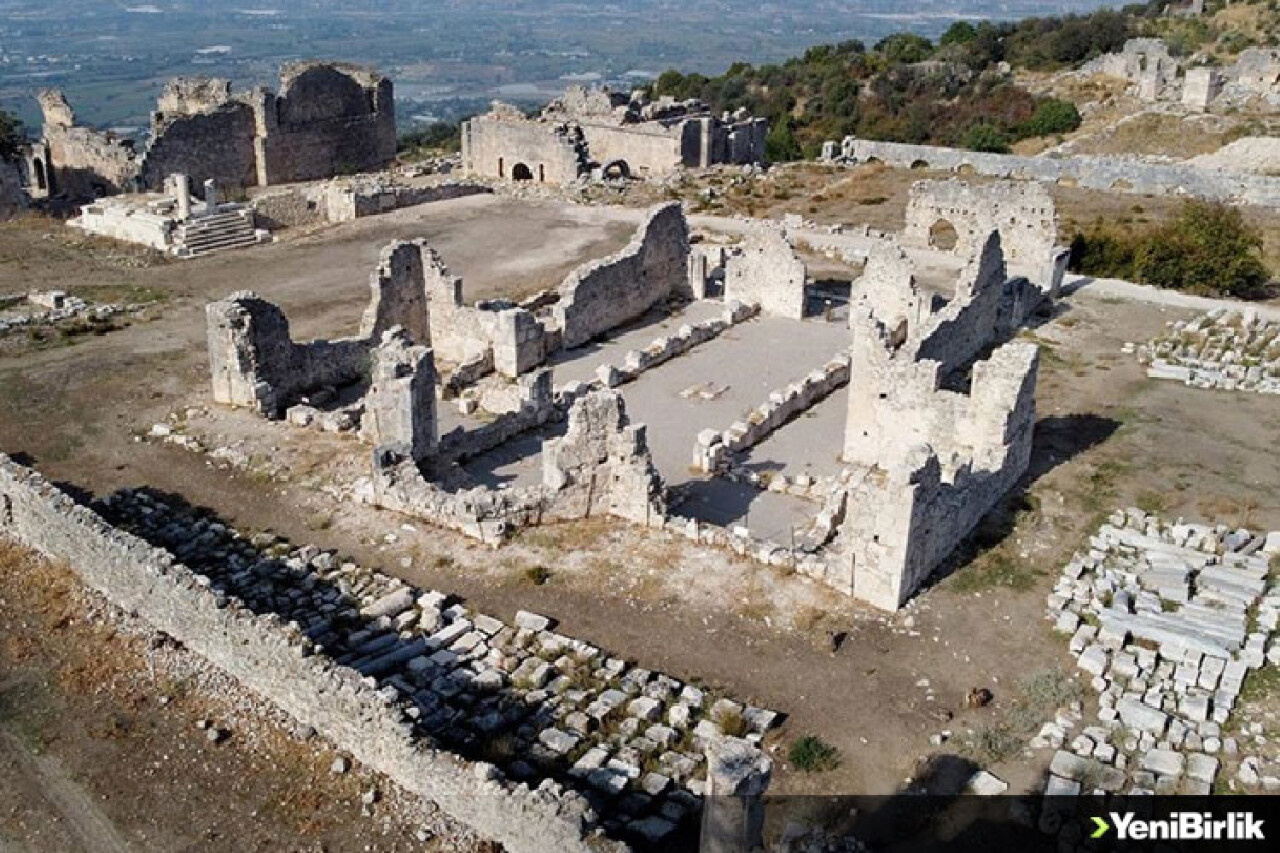 Likya'nın önemli kenti Tlos'ta tarihe ışık tutan kazı çalışmaları sürüyor