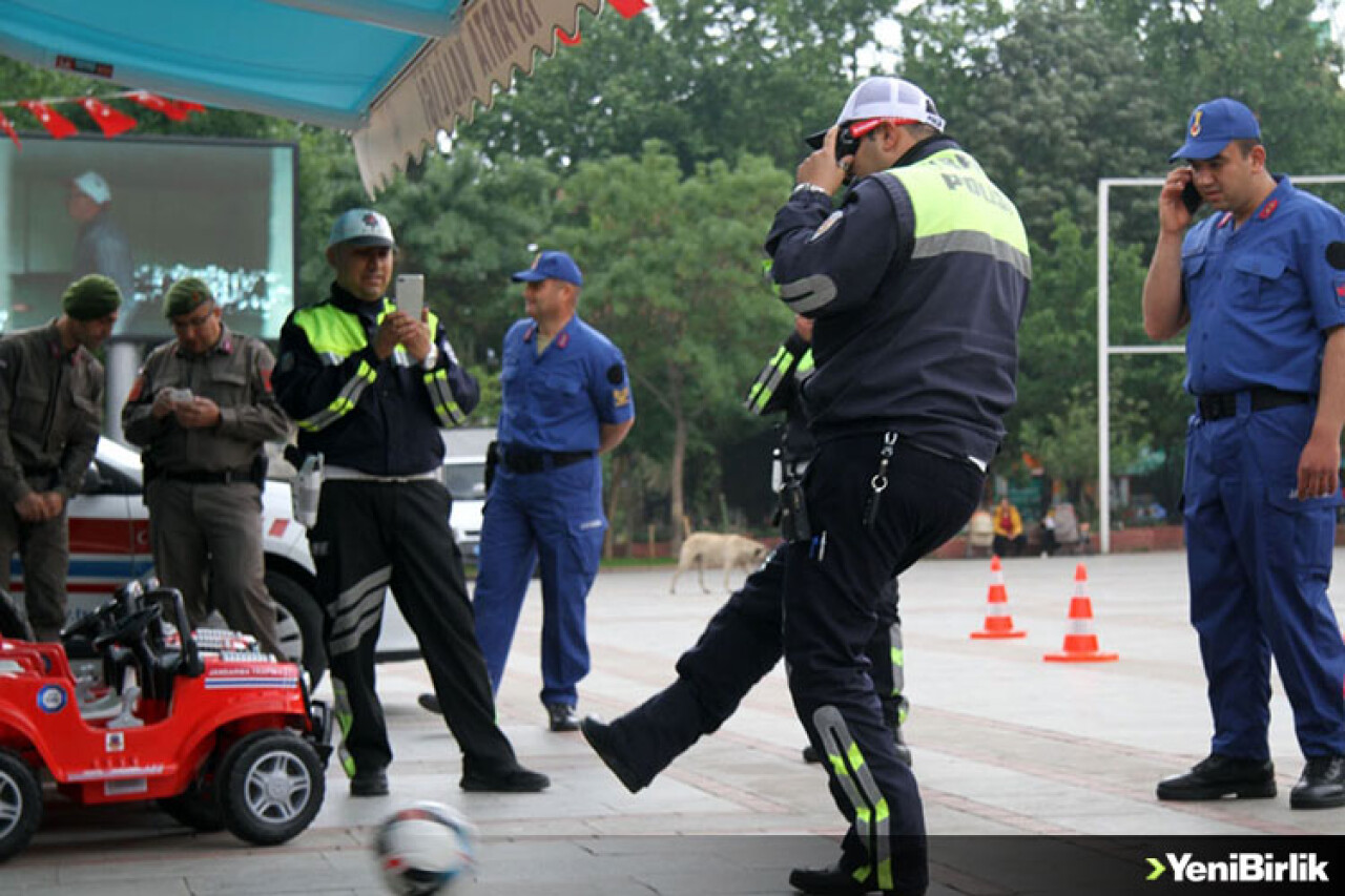 Trafik Polisleri Ve Vatandaş 'Alkol Gözlüğü' Takarsa...
