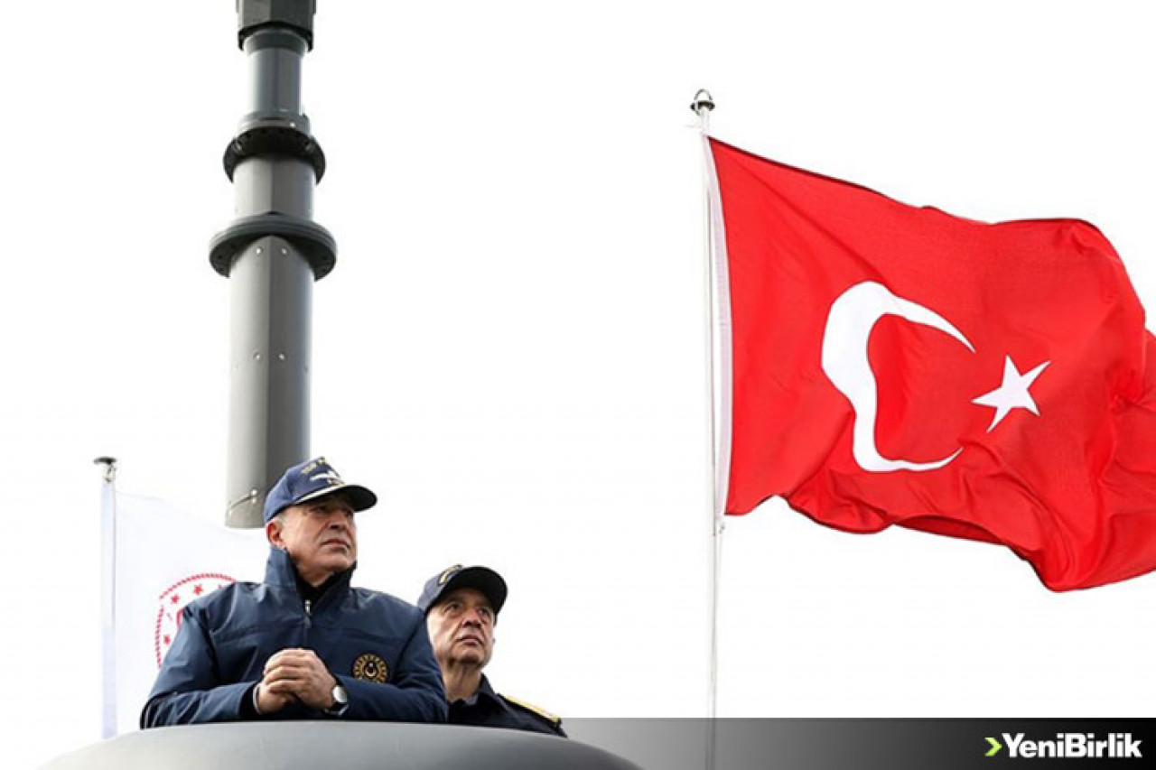 Milli torpido AKYA'nın ilk atışını Bakan Akar yaptı