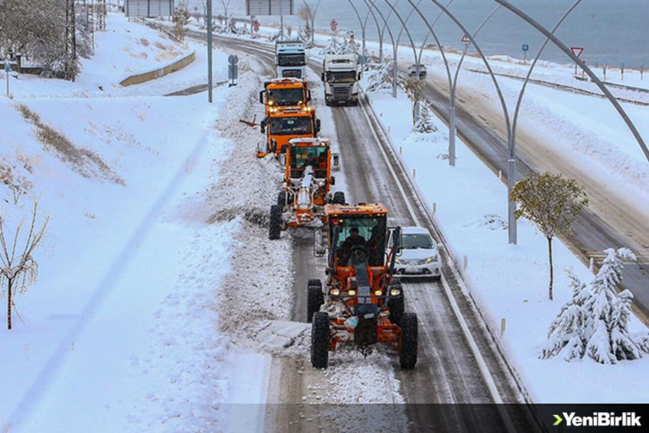 Karayolları ekipleri, Doğu'daki 6 ilde 320 iş makinesiyle karla mücadele edecek