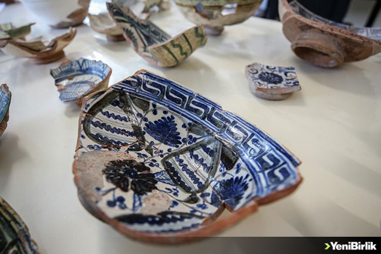 İznik çini fırınları kazısında 'kırmızı hamurlu' seramikler bulundu