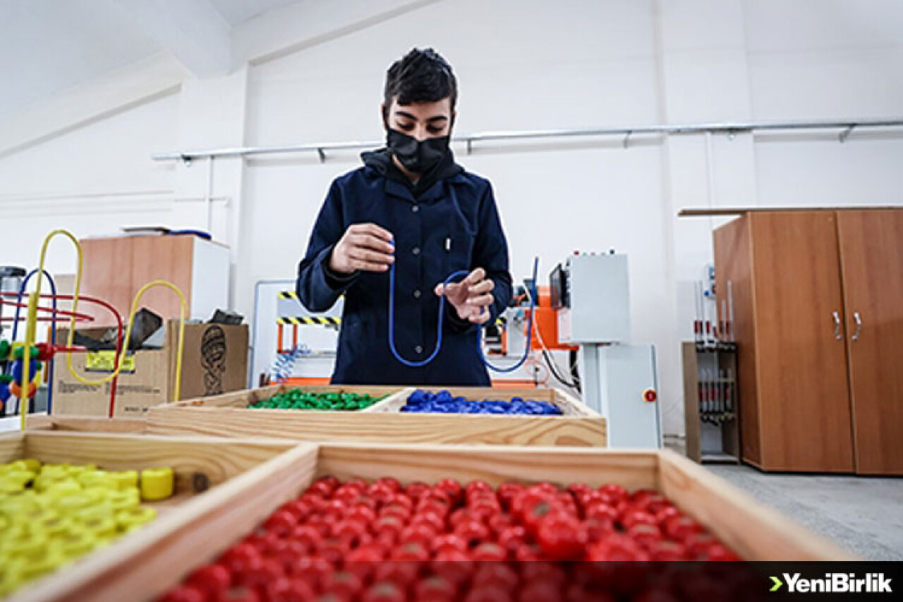 Meslek liselilerden ithal oyuncaklara karşı yerli üretim hamlesi