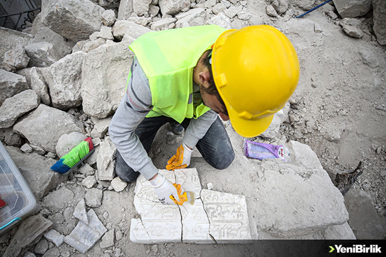 Hatay'ın hafızası tarihi yapıların enkazından 300'e yakın eser kurtarıldı