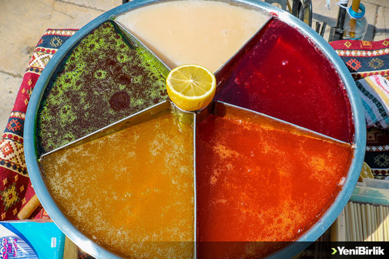 İl il gezip geleneksel lezzet Osmanlı macununu satıyor